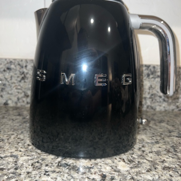 SMEG Black Retro Electric Kettle - Picture 3 of 5